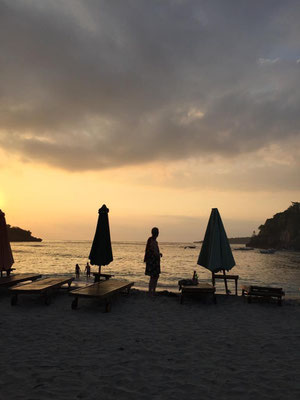 nusa-penida-crystal-bay-sonnenschirme