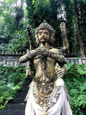 tirta-gangga-statue