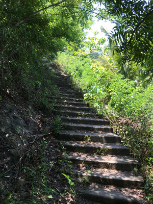 treppe-pandan-beach-nusa-panida