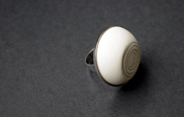 Ring Porzellan, matt/ Ringstruktur abgeflacht, Edelstahl verstellbar, D 30mm, 62,00 bei Etsy