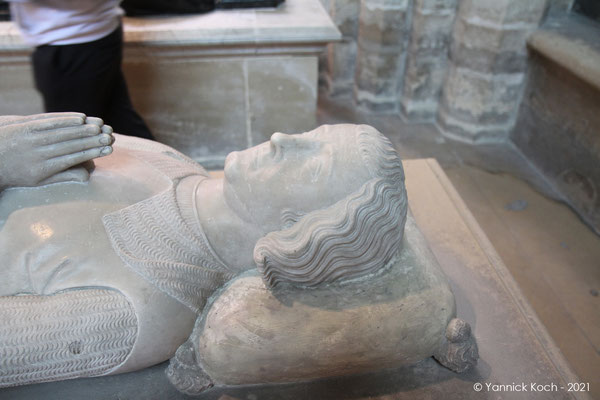 Fig. 24 - Gisant de Louis de France comte d'Evreux, mort en 1319, proviens de l'église des Jacobin, aujourd'hui conservé à l'Abbaye Cathédrale Saint Denis, crédit photographique Yannick Koch