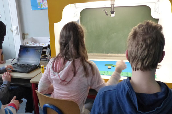 Teamwork - Schüler drehen einen Erklärfilm zum Projekt GrünSchatz , das sich mit Maisanbau und Alternativen zur Biogasgewinnung beschäftigt