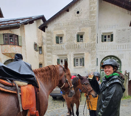 Guarda mit Regenmanteltest