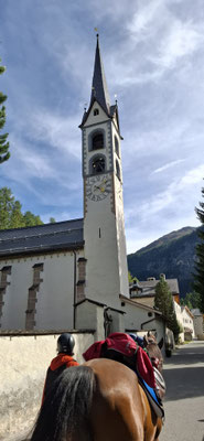 Und immer wieder schön, in den Dörfern die bemalten Engadiner Häuser zu bestaunen