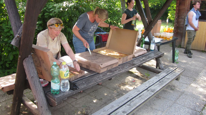 "Raubtierfütterung"