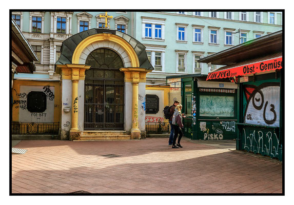 Der Naschmarkt ist ein beliebtes Ziel für Genießer und ein Wahrzeichen der Wiener Kultur,