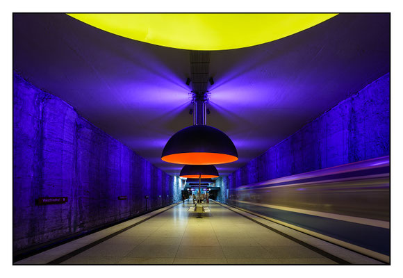 München - Westfriedhof - Lichtinstallation von Ingo Maurer 2023