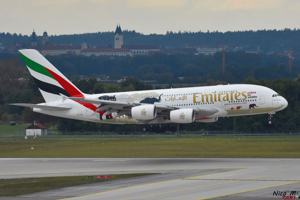 A380-800 (A6-EDG) 