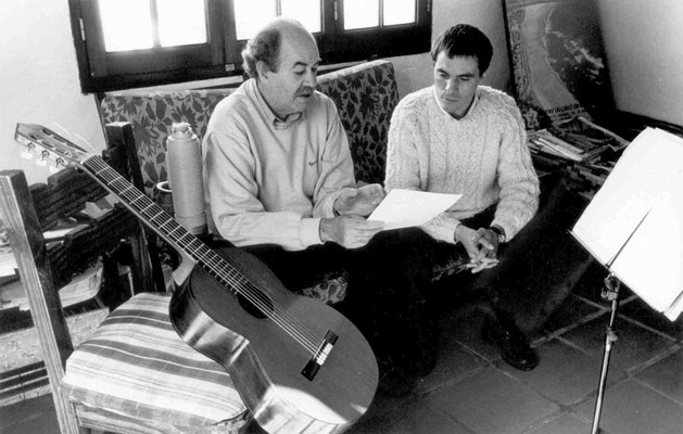 Con Pablo Ascúa, en su estudio. Paraná, 2003.