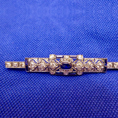 Brosche mit Saphiren, Brillianten, Platin