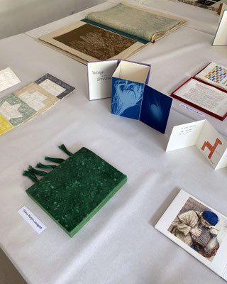 Grünes Künstlerbuch