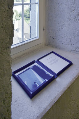 The one way up (5-seitiges Leporello). Das Buch als Gesamtkunstwerk. Salzhaus während der Brugger Literaturtage, Brugg, Schweiz, 2018