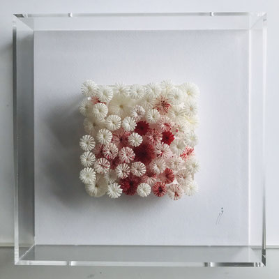Ferri Garcès, papier calque et encres, dans caisson en Plexiglas, 25,5X25,5X7cm. Galerie Gabel Biot