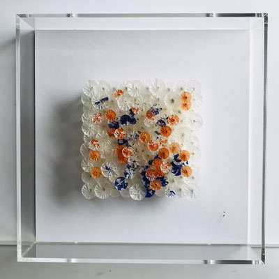 Ferri Garcès, papier calque et encres, dans caisson en Plexiglas, 25,5X25,5X7cm. Galerie Gabel Biot