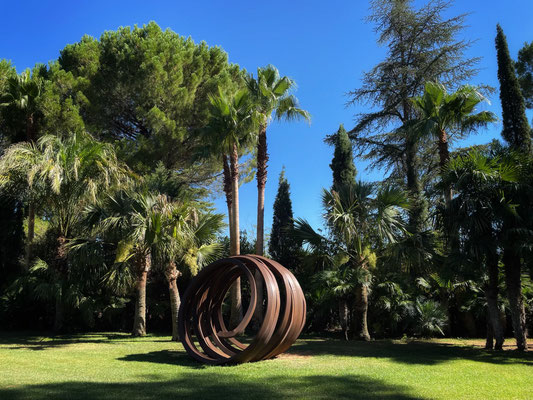 Bernar Venet sculptures monumentales.