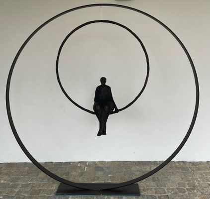 Sophie Hustin- pièces uniques en bronze et acier H 189cm. Galerie Gabel BIOT