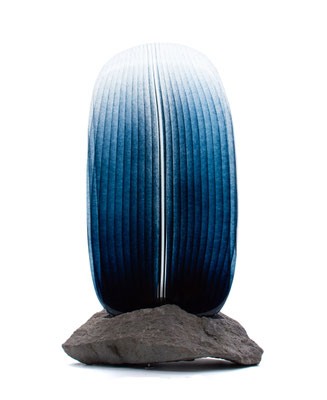 Jonathan Ausseresse, Fluence, verre bleu, artiste verrier. Galerie Gabel Biot