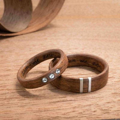 Eheringe aus Nussholz  mit Swarovski® Kristallen und 2 Alu-Inlays.