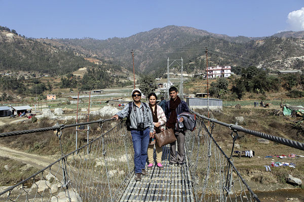 Yogi Kayastha und die Lehrer Principal Miss Indira Adhikari and Mr. Luitel