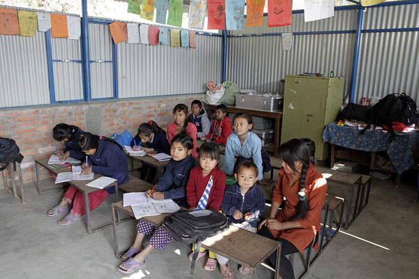 Kinder im Unterricht, Klasse mit den grösseren SchülerInnen