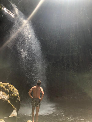 backpacking-panama-bajo-de-boquete-the-lost-waterfalls-hike-wasserfall-baden