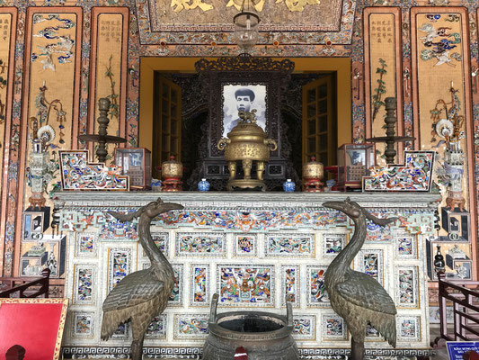 backpacking-vietnam-mausoleum-kaiser-Dinh-altar_bild