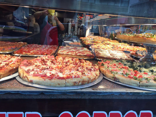 backpacking-usa-new-york-times-square-pizza