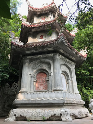 backpacking-vietnam-marble-mountains-pagode-klein