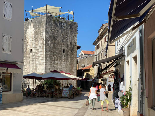 backpacking-kroatien-porec-stadtmauer-wehrturm