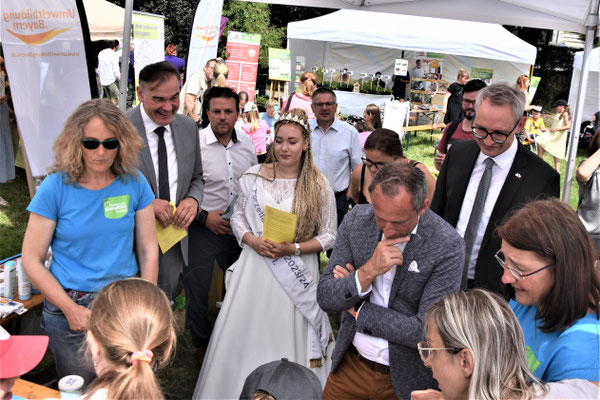 Besuch von Umweltminister Glauber am Stand der ÖBI beim Selber Nachhaltigkeitstag