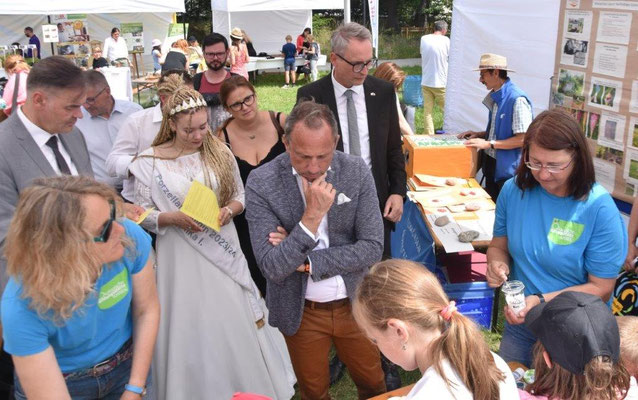 Besuch von Umweltminister Glauber am Stand der ÖBI beim Selber Nachhaltigkeitstag