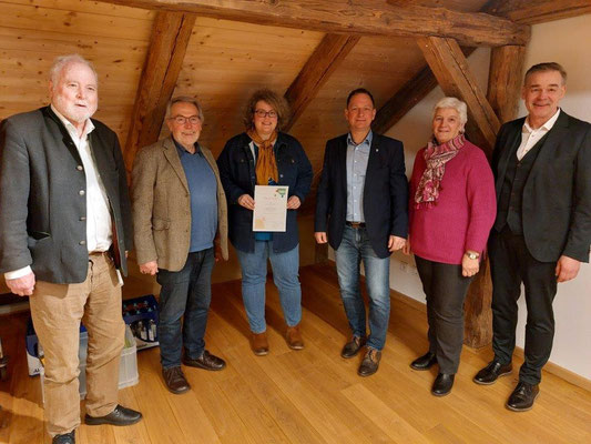 Jubilarin Kristina Schröter, 10 Jahre Mitgliedschaft mit Ehrenvorsitzenden Albrecht Schläger, Udo Benker-Wienands, Jubilarin Kristina Schröter, Bgm Jürgen Hoffmann, Bgm Karin Fleischer und Landrat Peter Berek
