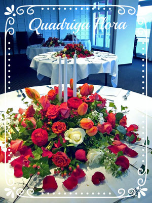 Firmenanlass Tisch Meggen Luzern Blumen Flower Gesteck Strauss Bouquet