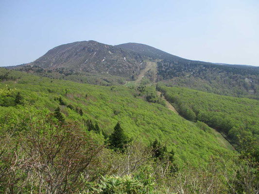 三宝荒神山と地蔵岳を見る