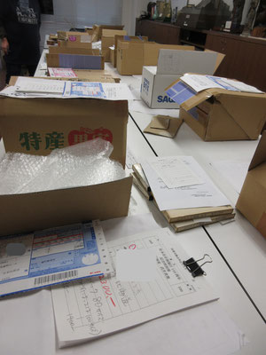 なるべく安価で送りたいが、様々な大きさ厚さの本が混ざっているので難しい