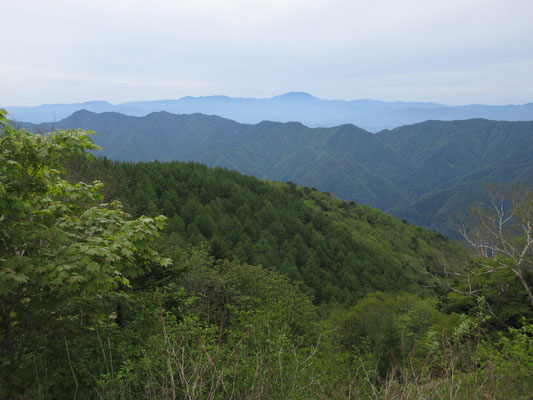 西側の展望ではもっこりした恵那山がのぞめた