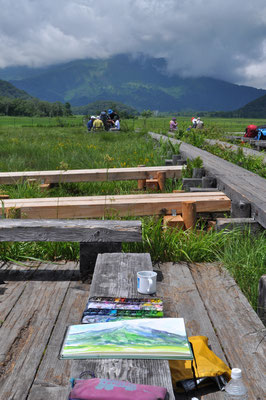 ここからいざ、アヤメ平への登りが始まる　その前に竜宮のベンチでもスケッチ　至仏山はずっと雲が取れず、一瞬見えた山頂方面を「神眼？心眼？」を以って描こうとしたが、やはりそれはちょっと…