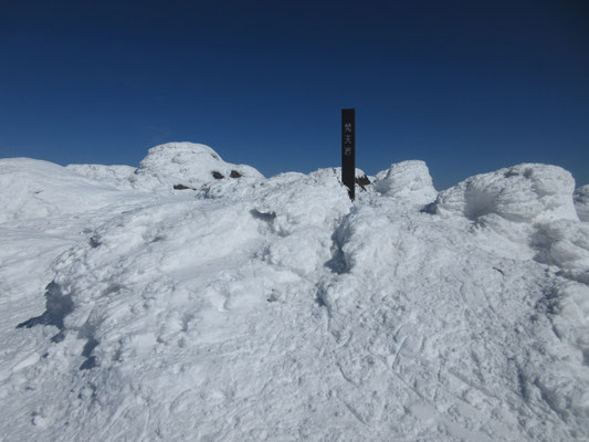 雪の頃に再びこの梵天岩に来るとは思っていなかった