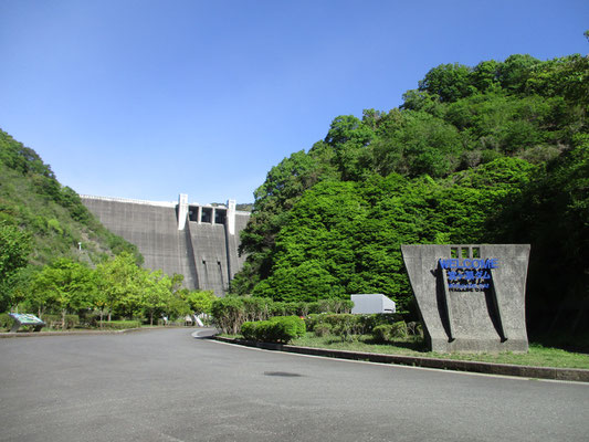 宮ヶ瀬ダムの下