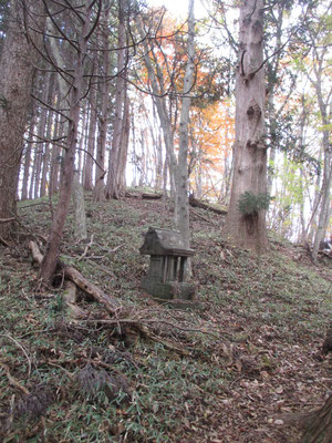 峠の石祠