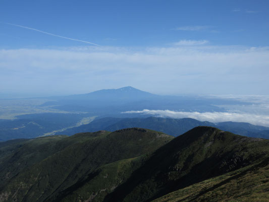 この光景で今回のガスで白かった山行のすべてが帳消しになるような気分になる