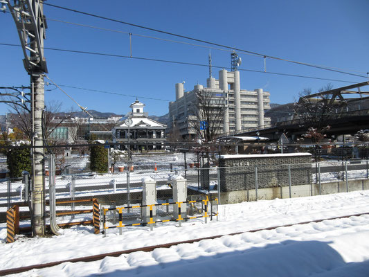 甲府駅到着　雪景色