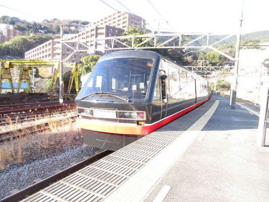 惜しむらくは、たったのひと駅のみの乗車だったことだ（涙）　こんな列車なら終点まで乗って行きたかった