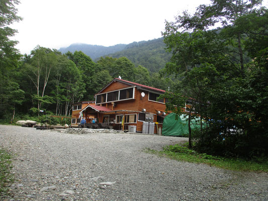 わさび平小屋に到着