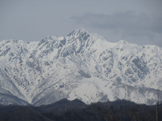 同じく五竜岳　空がグレーになってきている