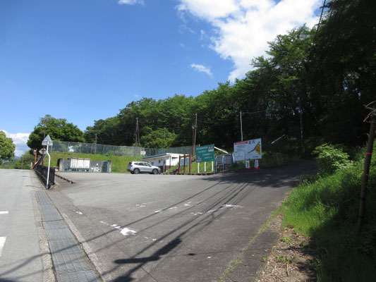 無事駐車場に戻る いいトイレが併設されているが、なんと休館日のせいか、トイレまで休館だった🥲