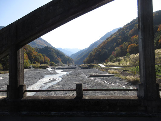 橋と赤石岳