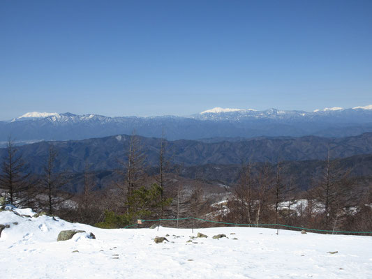 右に乗鞍岳　左はしに御嶽山