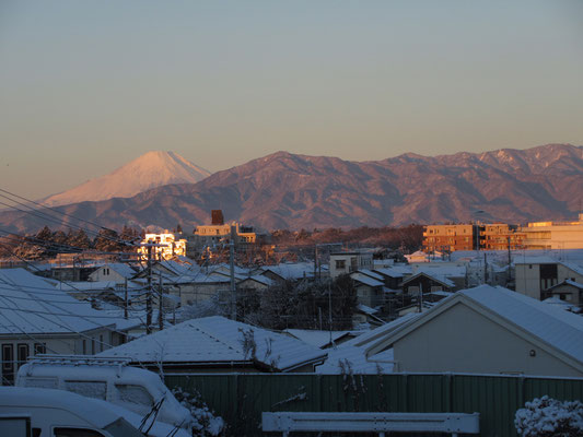 富士山の南側裾野も真っ白になった