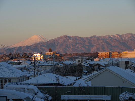 富士山の南側裾野も真っ白になった